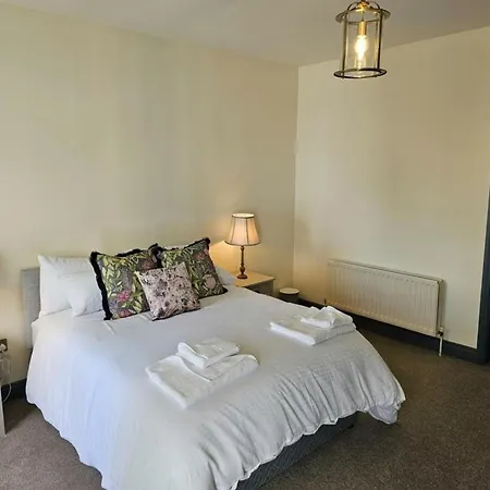 Semesterbostad 3 Bedroom Retreat - Sleeps 6 - Pet Friendly